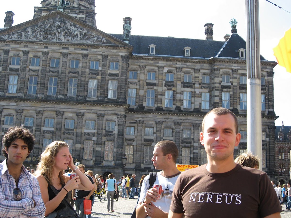 Uitzwaaien op de Dam in Amsterdam