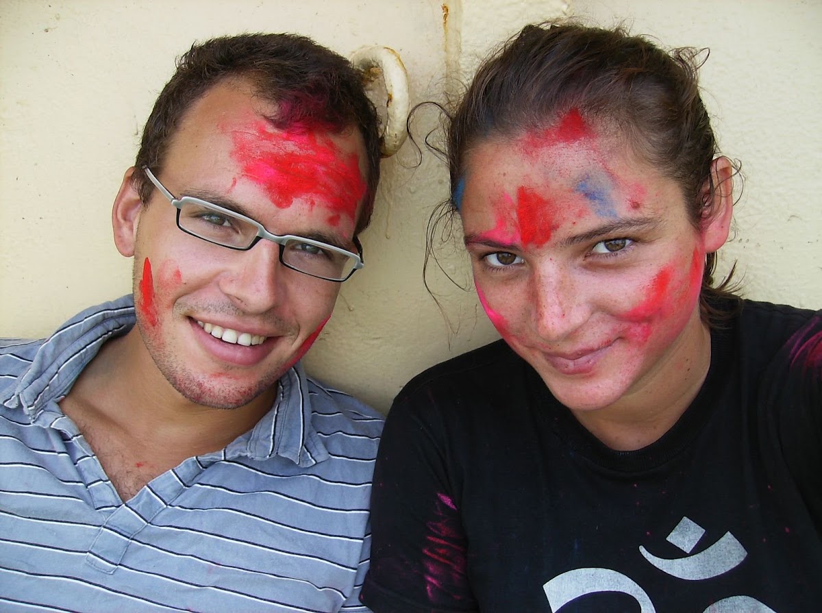 Holi op de boot