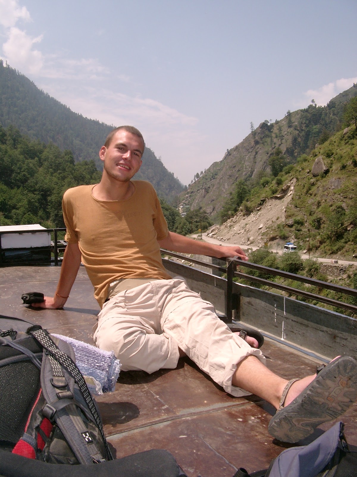 Op het dak van de bus, onderweg terug naar Rishikesh