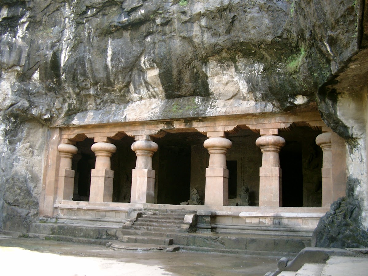 De uit de rots gehakte grottentempels van Elephanta Island