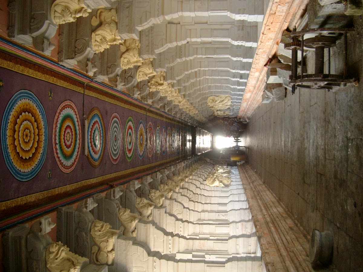 De beschilderde zuilengang van de Ramanathaswamy-tempel