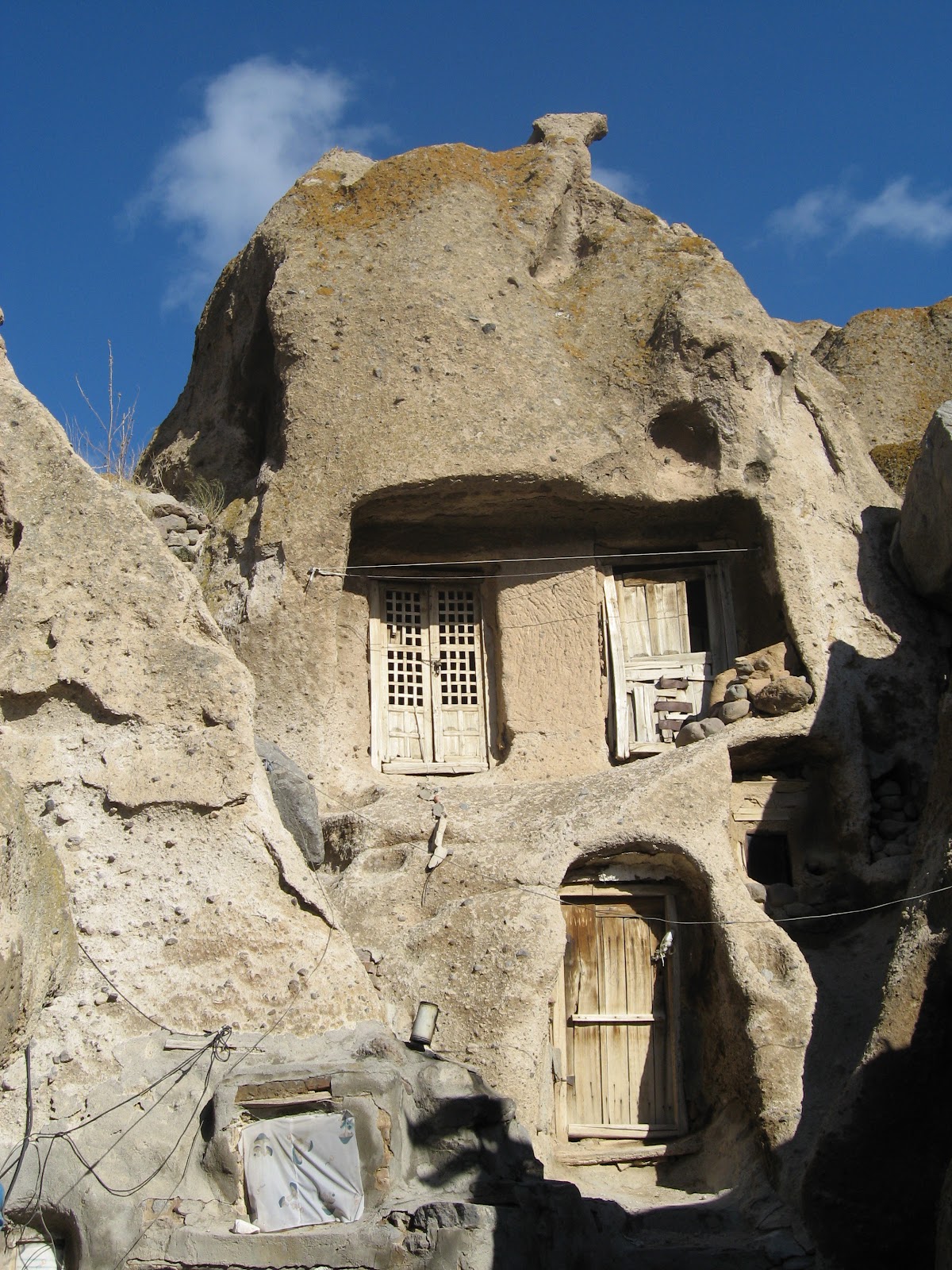 Uit rotsen gehouwen huizen in Kandovan